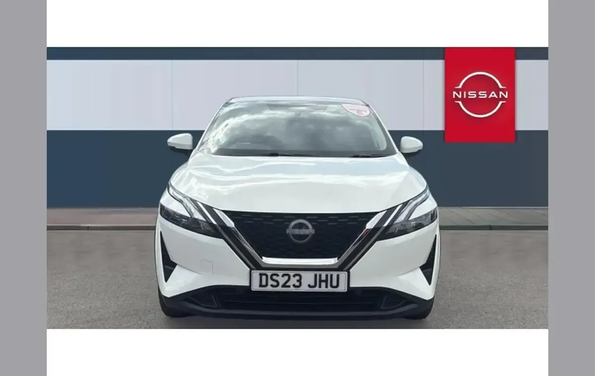 Used Nissan Qashqai Acenta Premium 158 HP (116 kW) 2023 White SUV