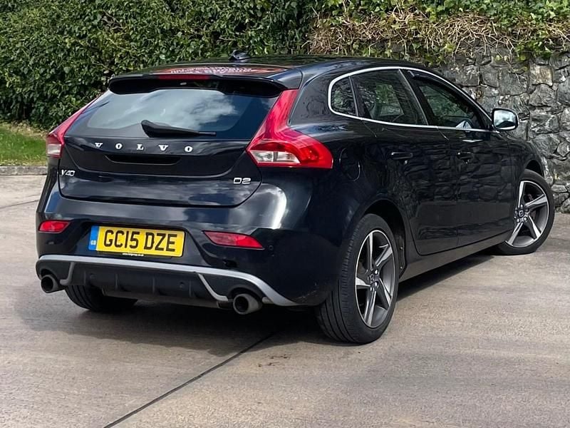 Used Volvo V40 R-Design 115 HP (84 kW) 2015 Black Hatchback