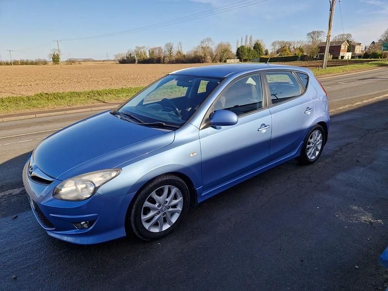 Used Hyundai i30 Comfort 115 HP (84 kW) 2011 Blue Hatchback