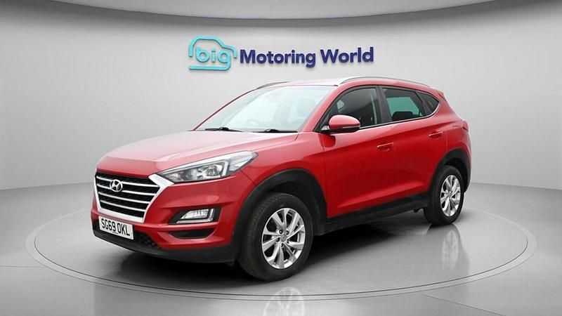 Used Hyundai Tucson SE 132 HP (97 kW) 2019 Red SUV