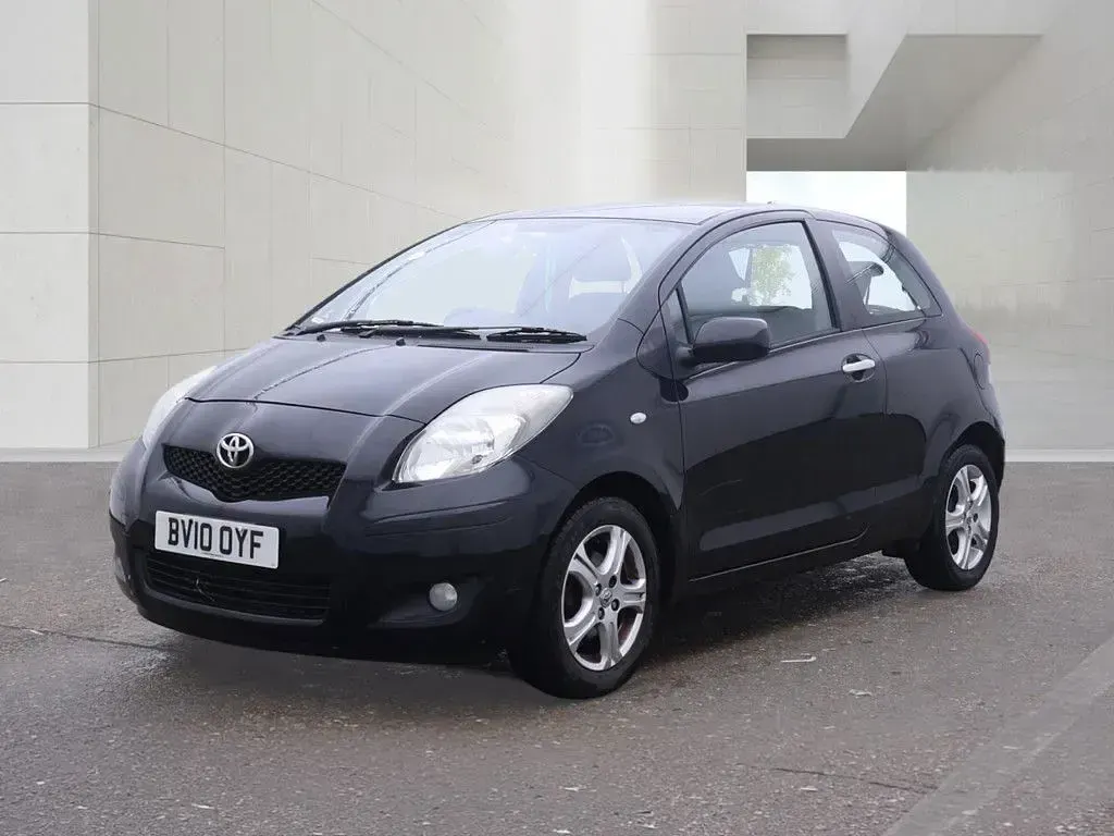 Used Toyota Yaris 101 HP (74 kW) 2010 Black Hatchback