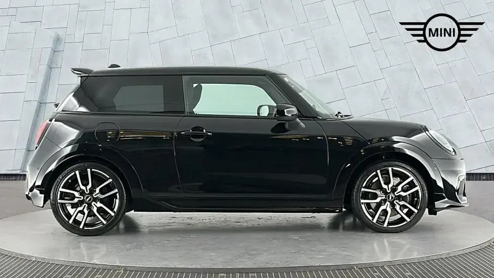 Used Mini Cooper Hatch 113 kW (154 HP) 2026 Black Hatchback