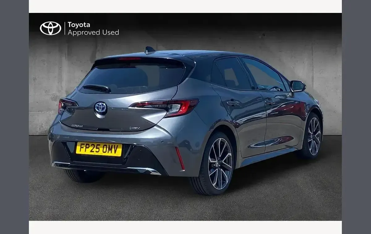 Used Toyota Corolla 196 HP (144 kW) 2025 Decuma grey Hatchback
