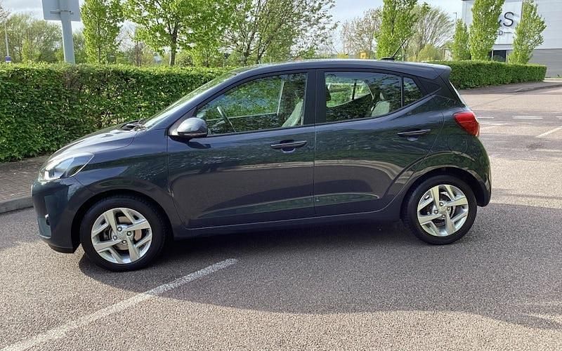 Used Hyundai i10 SE 84 HP (61 kW) 2023 Grey Hatchback