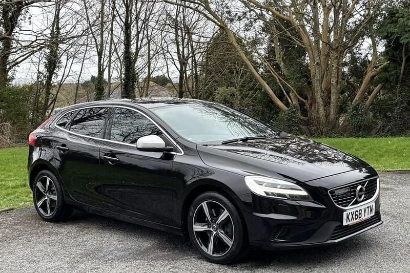 Used Volvo V40 R-Design 152 HP (111 kW) 2018 Black Hatchback