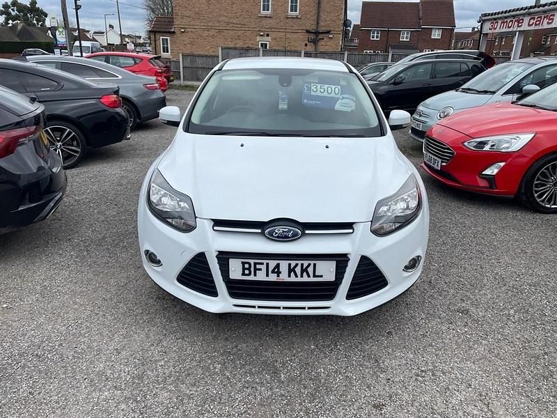 Used Ford Focus Zetec 125 HP (91 kW) 2014 White Hatchback