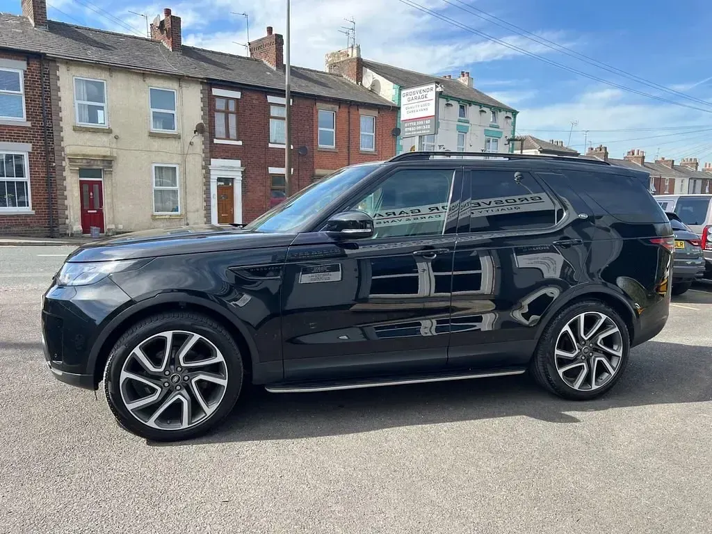 Usado Land Rover Discovery 5 HSE 255 HP (187 kW) 2018 Preto SUV