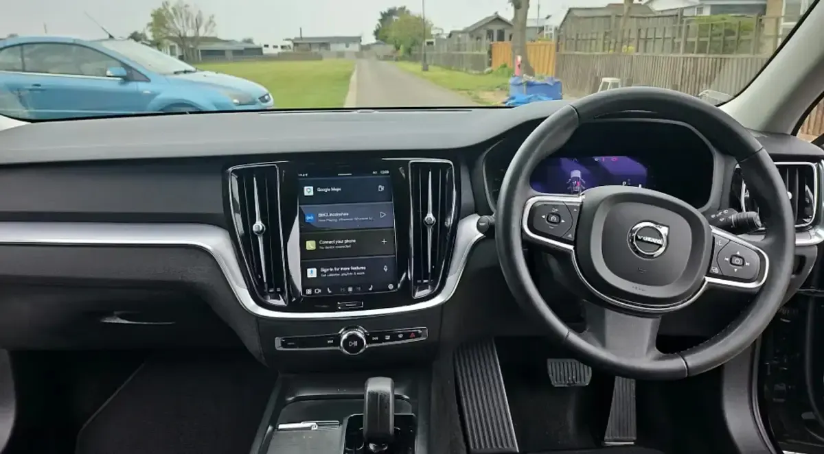 Usado Volvo V60 Core 2023 Preto Carrinha