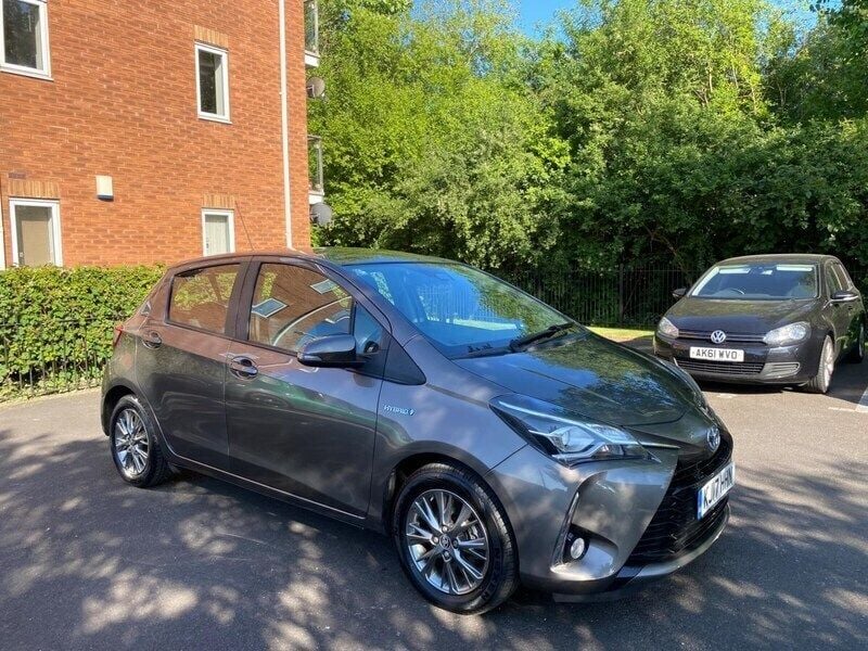 Bronze Used 2017 Toyota Yaris Hybrid Hatchback | £9,695 (Fair price) - Image 1/4