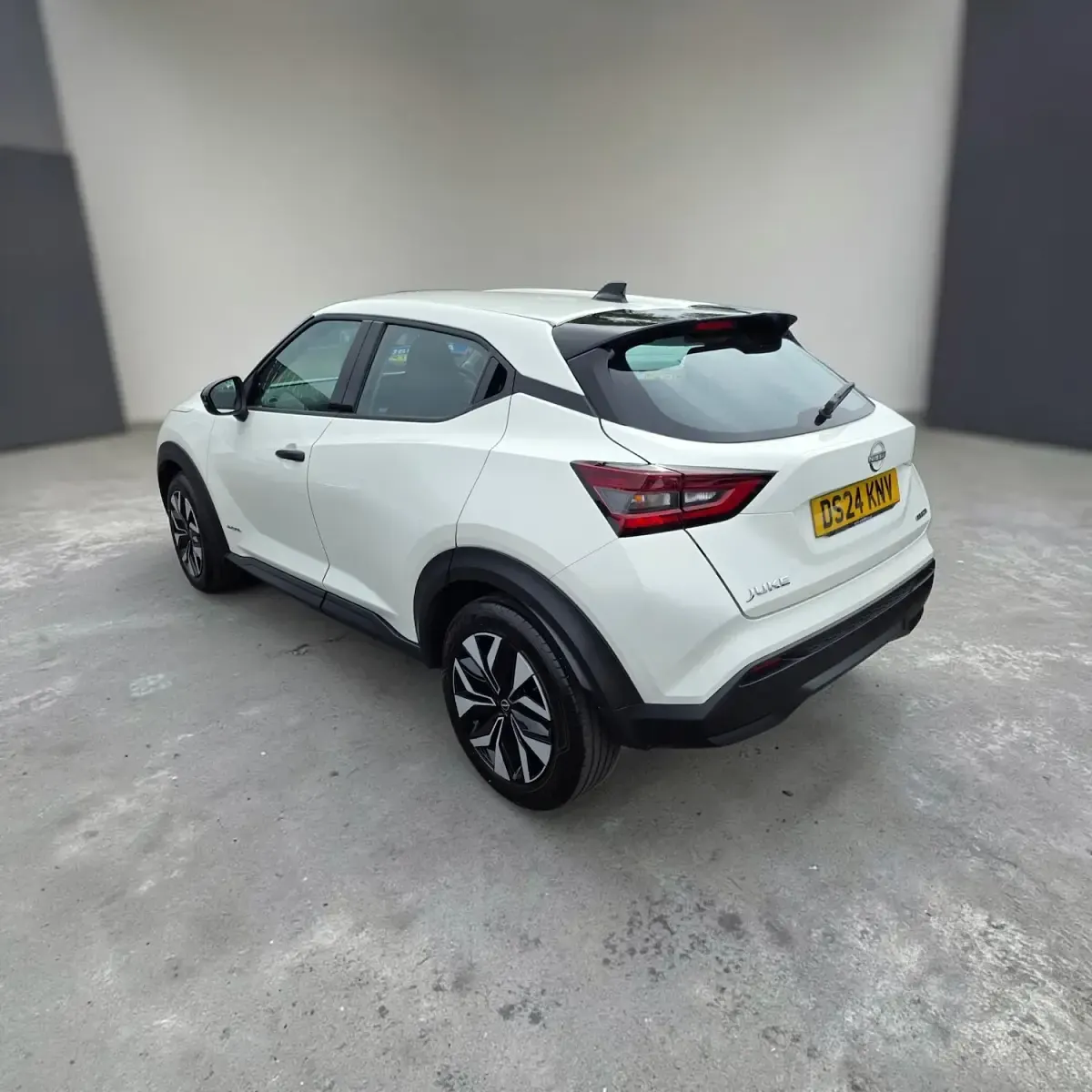 Used Nissan Juke Acenta Premium 143 HP (105 kW) 2024 White SUV