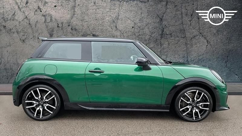 Used Mini Cooper Hatch 113 kW (154 HP) 2026 Green Hatchback