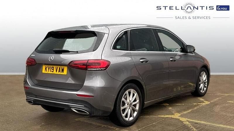 Used Mercedes B180 134 HP (98 kW) 2019 Blue MPV