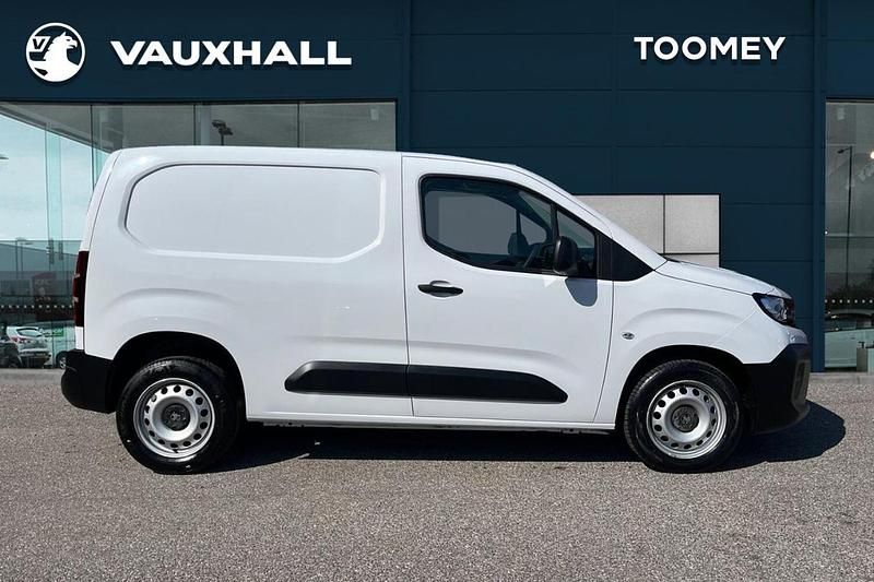 Used Vauxhall Combo S 102 HP (75 kW) 2024 White MPV