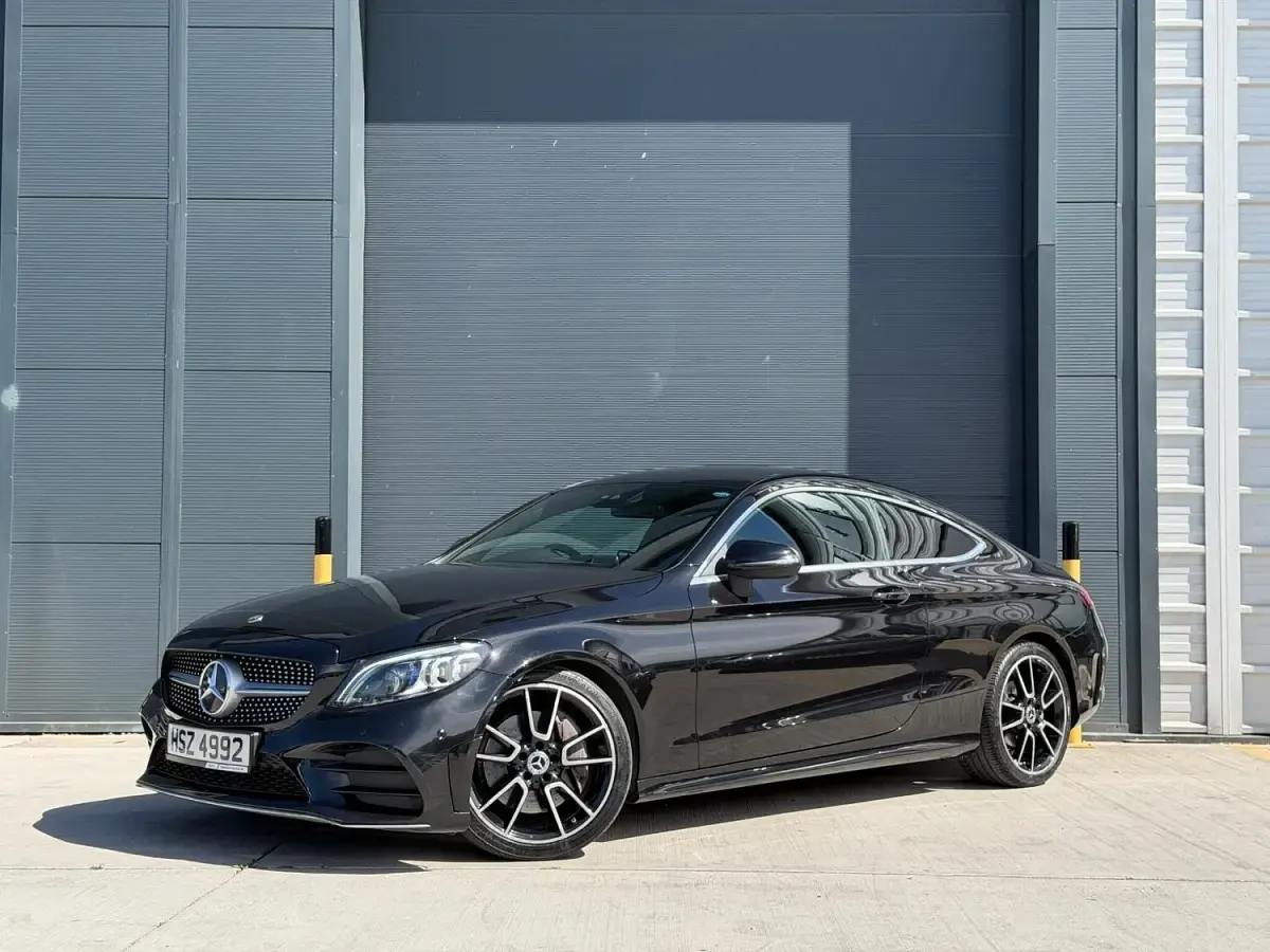 Second-hand Mercedes C300 AMG Line Premium 245 CP (180 kW) 2021 Negru Coupe