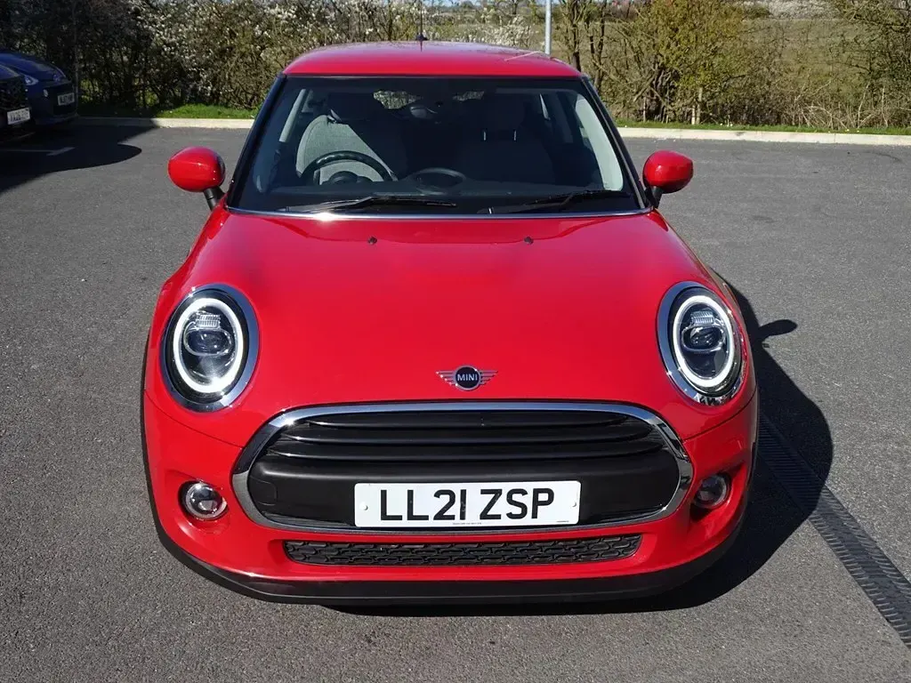 Używany Mini ONE Classic 2021 Czerwony Hatchback