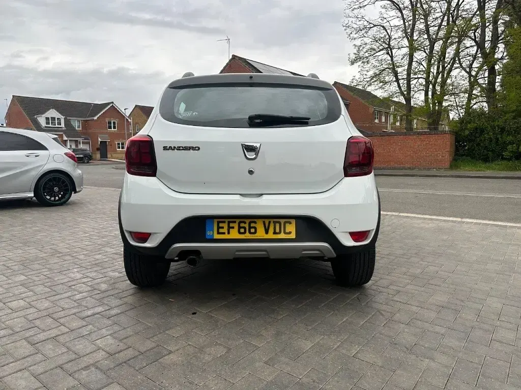 Used Dacia Sandero Ambiance 90 HP (66 kW) 2016 White Hatchback