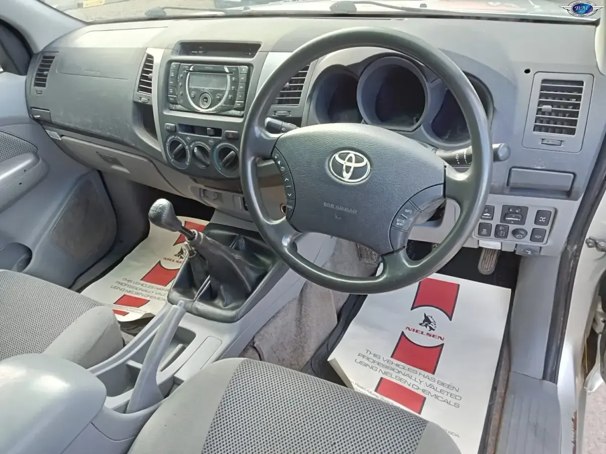Used Toyota HiLux 2011 Silver Pickup