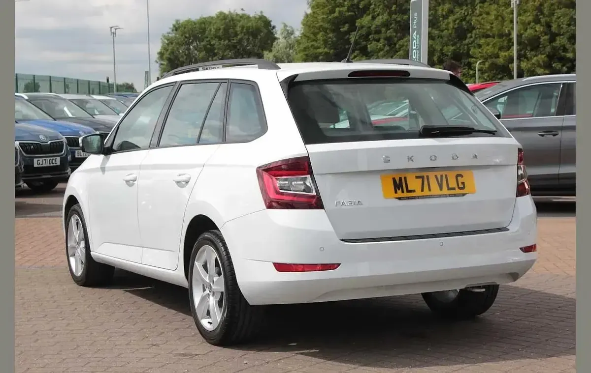 Used Skoda Fabia SE L 94 HP (69 kW) 2021 Moon white metallic Hatchback