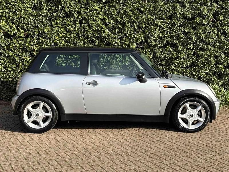 Used Mini Cooper Hatch 2001 Pure silver metallic Hatchback