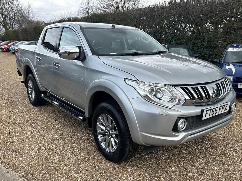 Usado Mitsubishi L200 178 HP (130 kW) 2017 Prateado Pickup