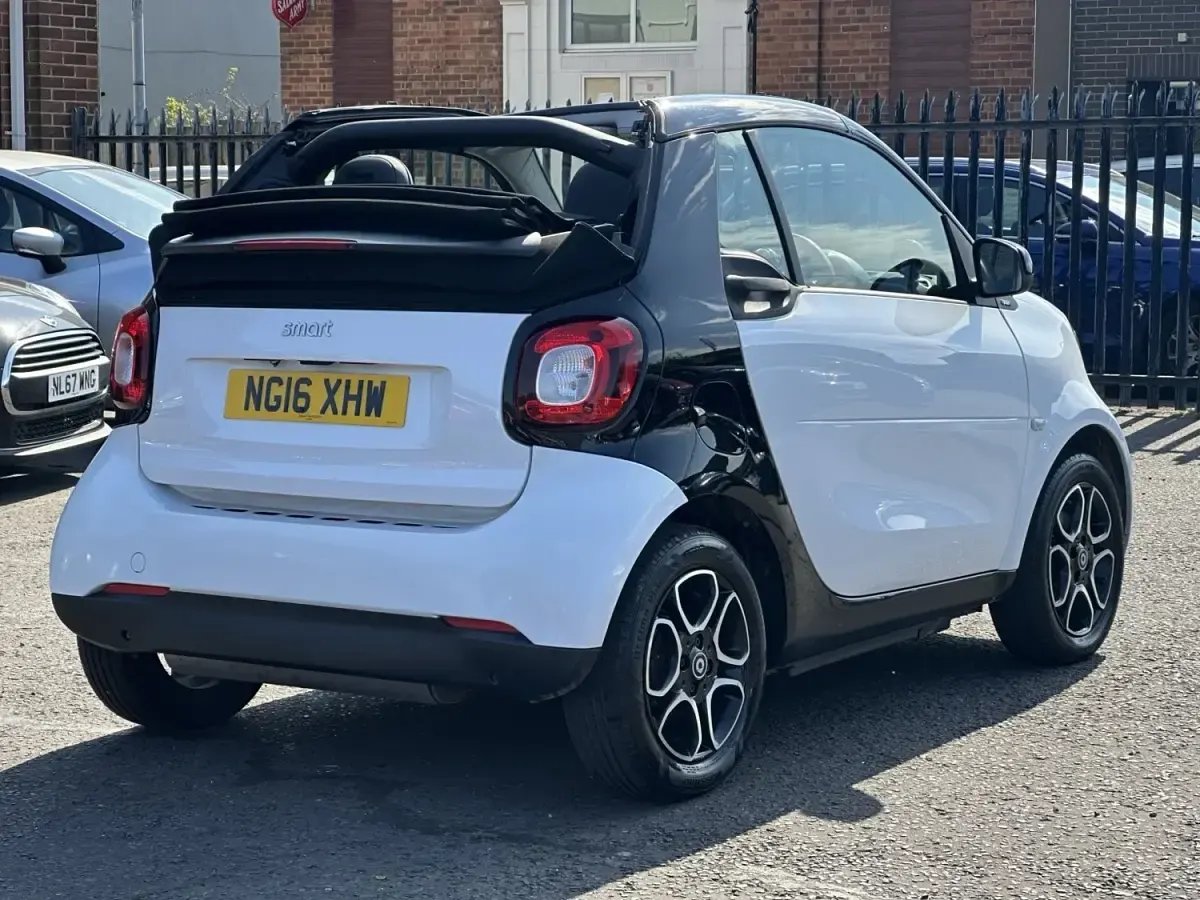 Used Smart ForTwo Cabrio Prime 2016 White Cabriolet