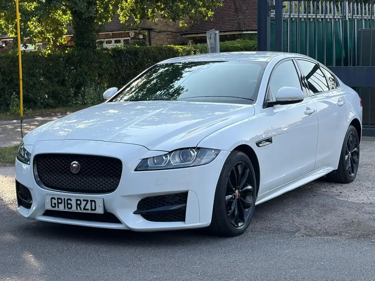 Used Jaguar XF R-Sport 180 HP (132 kW) 2016 White Sedan