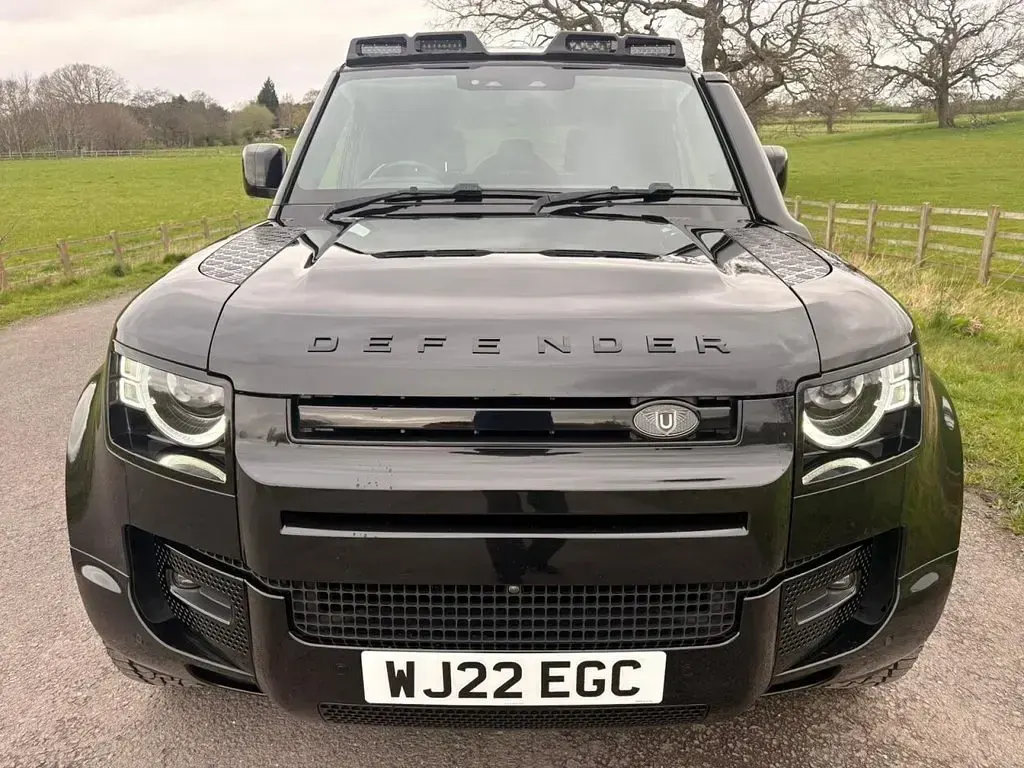 Used Land Rover Defender S 250 HP (183 kW) 2022 Black SUV