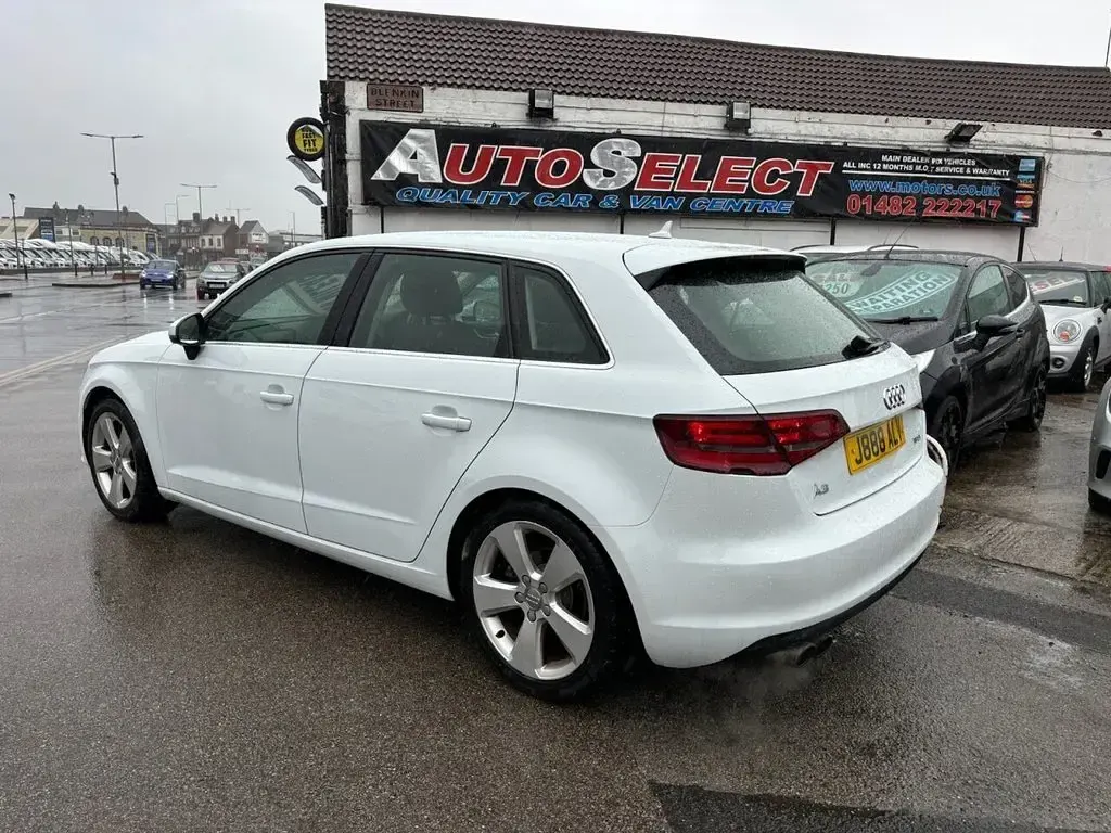 Used Audi A3 Sportback Sport 122 HP (89 kW) 2014 White Hatchback