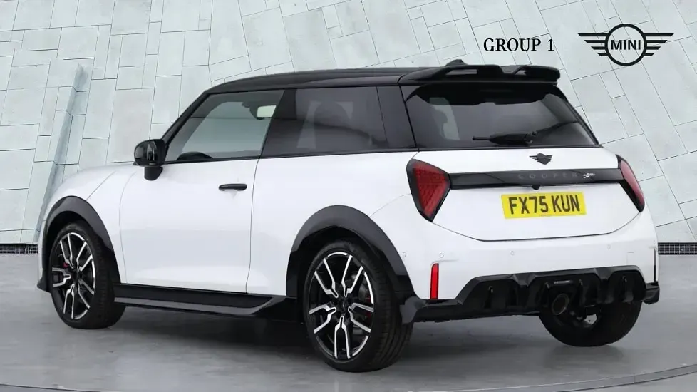 Używany Mini John Cooper Works Hatch 231 KM (169 kW) 2025 Biały Hatchback