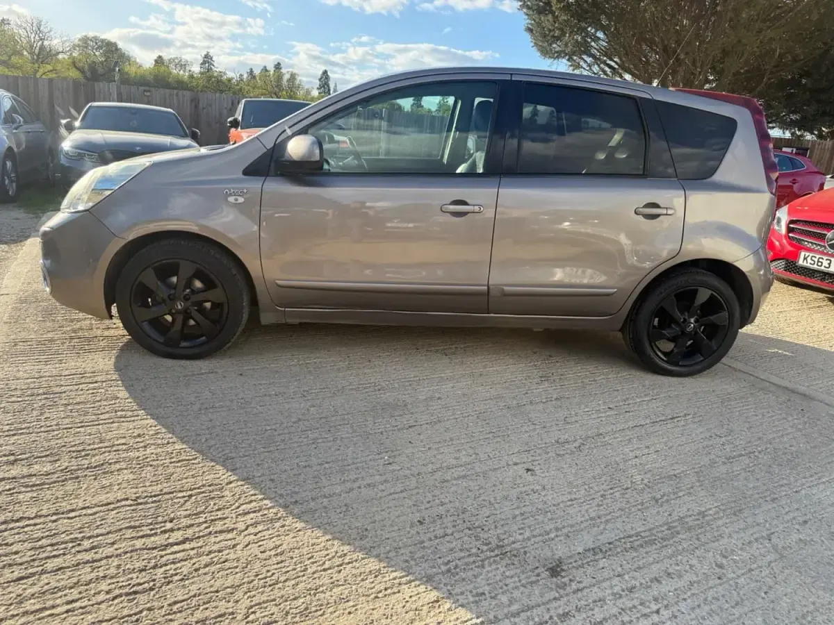 Używany Nissan Note N-TEC 110 KM (80 kW) 2012 Beżowy Hatchback