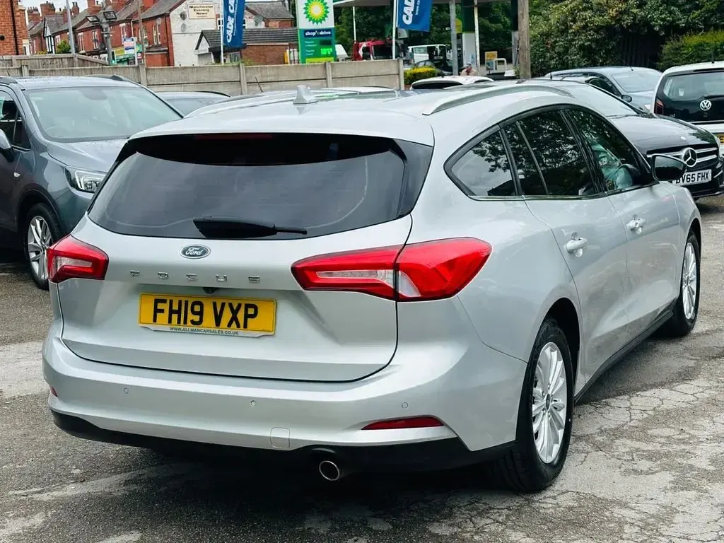 Used Ford Focus Titanium 125 HP (91 kW) 2019 Silver Estate