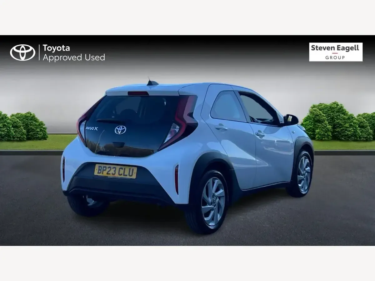 Used Toyota Aygo X PURE 72 HP (52 kW) 2023 White SUV