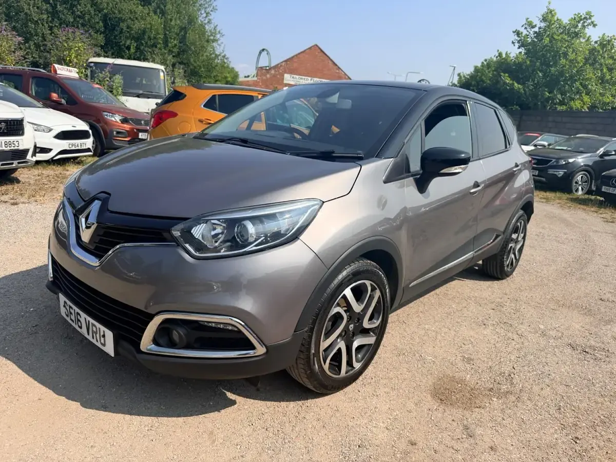 Used Renault Captur Dynamique 90 HP (66 kW) 2016 Grey/black SUV