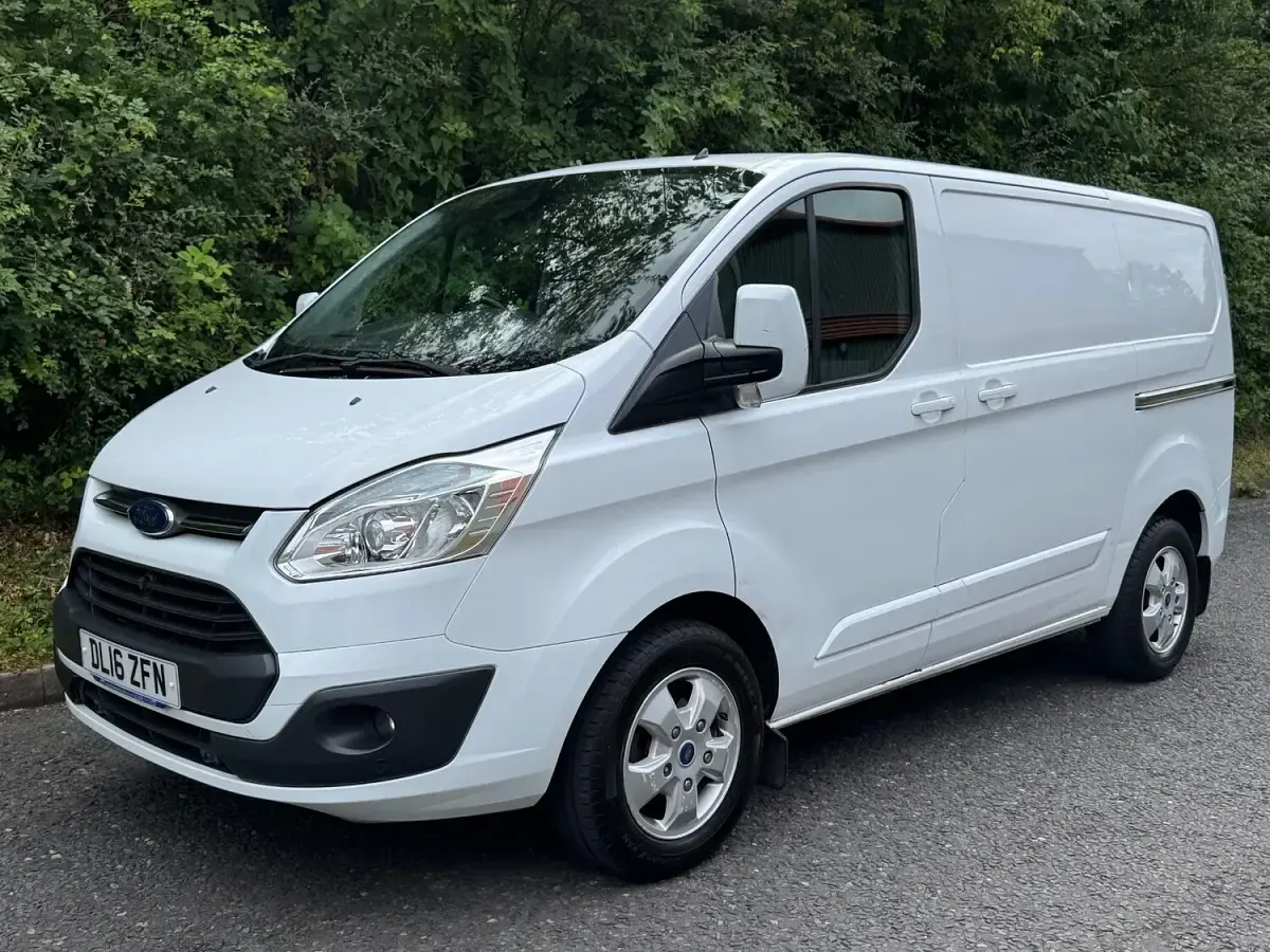 Used Ford Transit Custom Limited 125 HP (91 kW) 2016 White Van