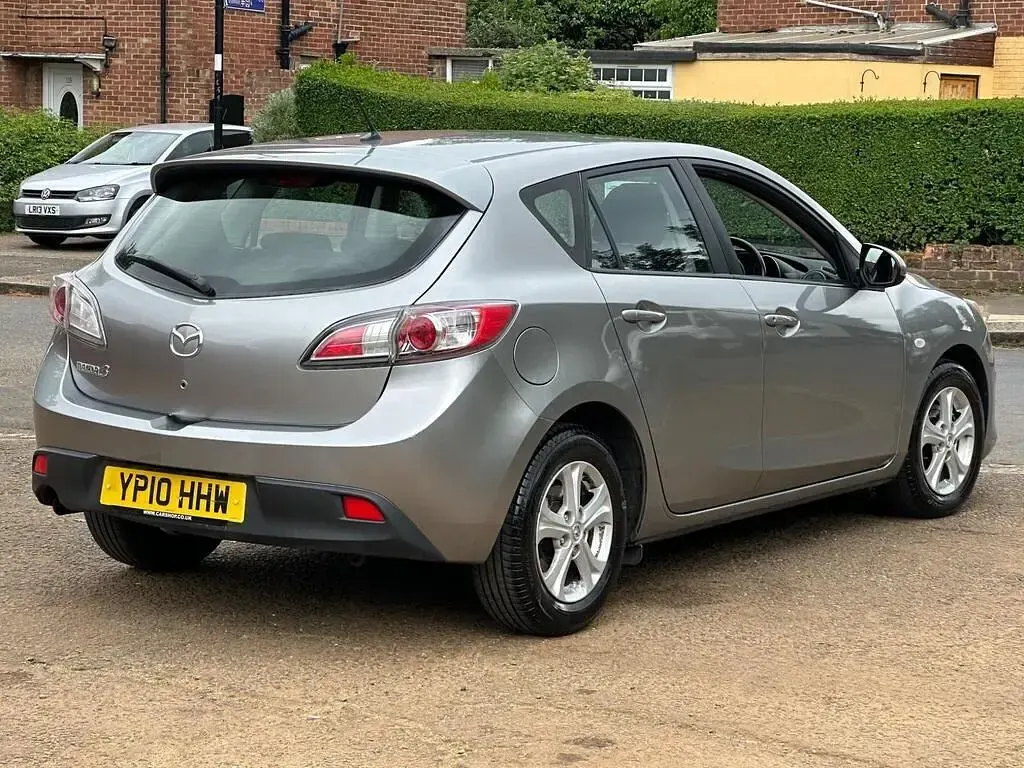 Używany Mazda 3 105 KM (77 kW) 2010 Srebrny Hatchback