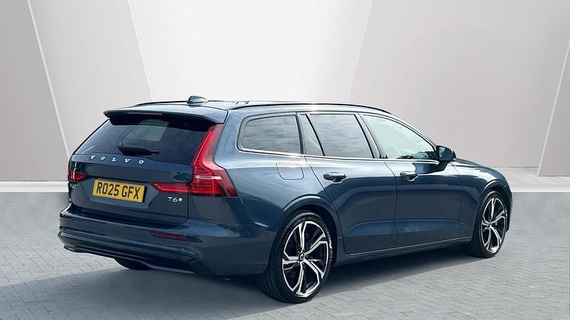Used Volvo V60 Plus 350 HP (257 kW) 2025 Blue Estate