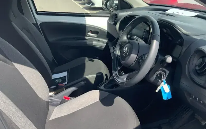 Used Toyota Aygo X PURE 72 HP (52 kW) 2023 White SUV