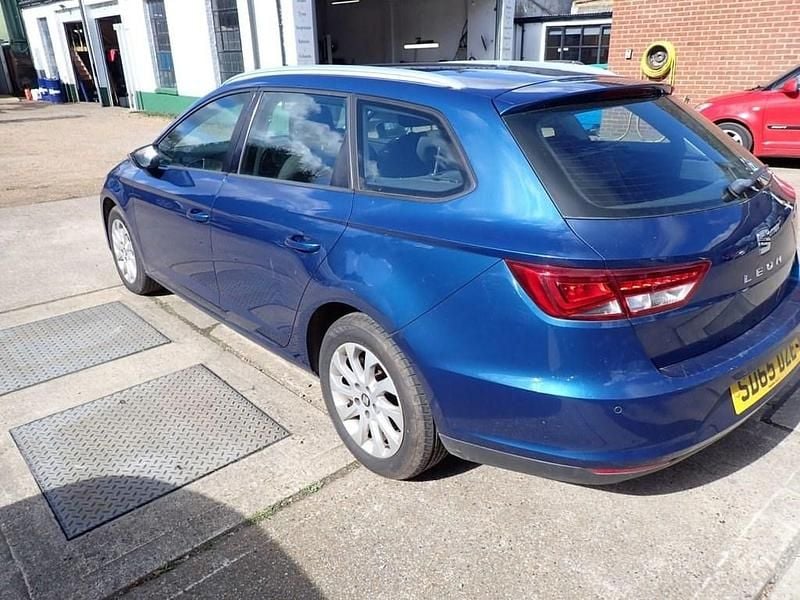 Used Seat Leon Sport 110 HP (80 kW) 2015 Blue Estate
