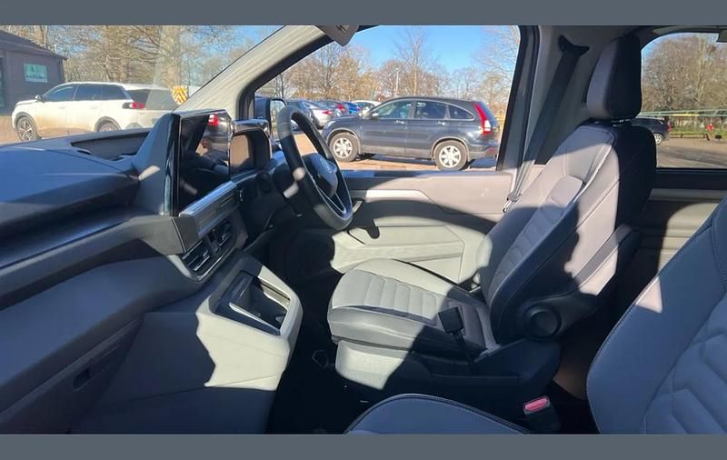 Begagnad VW T7 Style 210 kW (286 HK) 2025 Grå Van