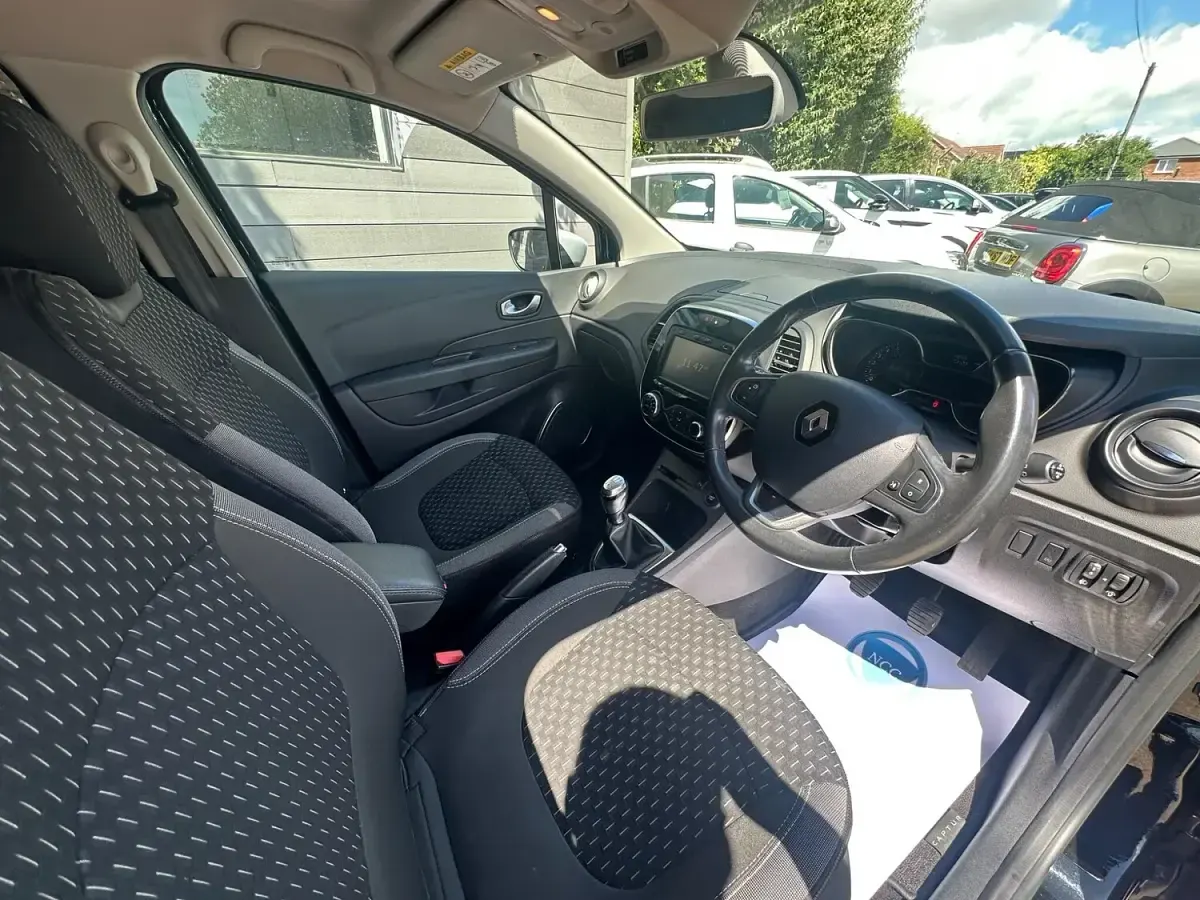 Used Renault Captur Dynamique 90 HP (66 kW) 2018 Black/silver SUV