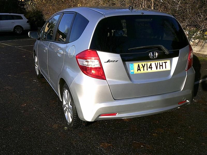 Begagnad Honda Jazz ES 99 HK (72 kW) 2014 Silver Halvkombi