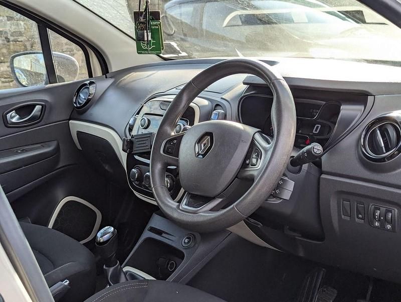 Usado Renault Captur Play 90 HP (66 kW) 2018 Branco SUV