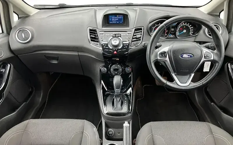 Used Ford Fiesta Titanium 120 HP (88 kW) 2015 Silver Hatchback