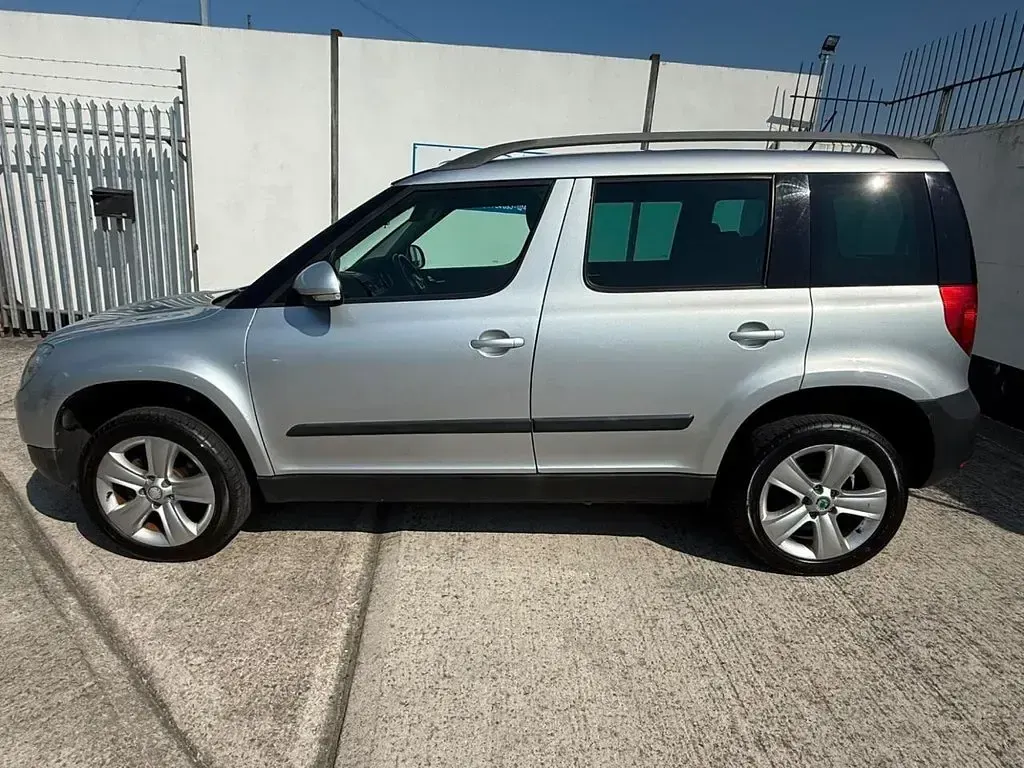 Used Skoda Yeti SE 140 HP (102 kW) 2012 Silver SUV