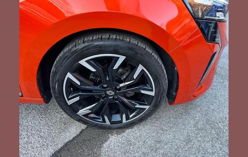 Used Renault Clio V Techno 90 HP (66 kW) 2025 Valencia orange  Hatchback