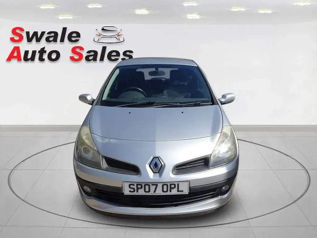 Used Renault Clio Dynamique 98 HP (72 kW) 2007 Silver Hatchback