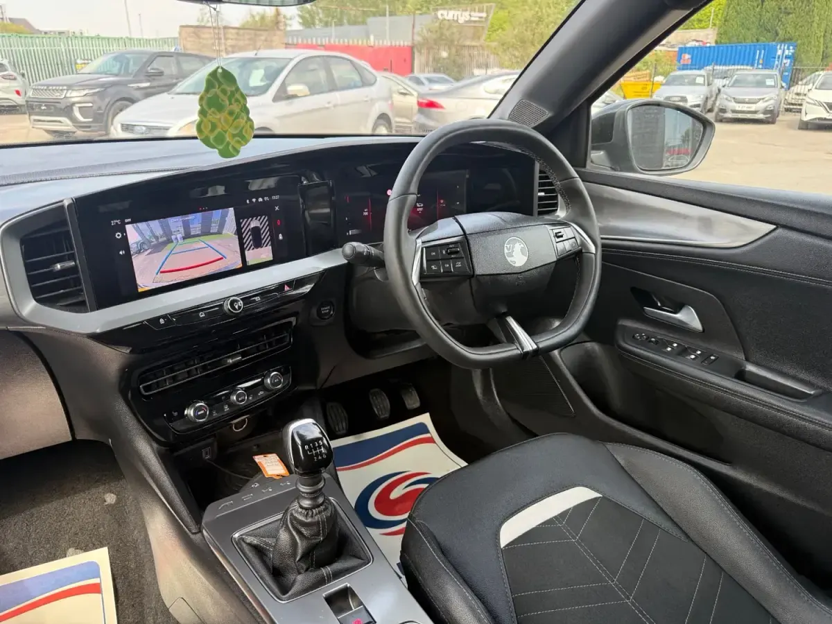 Usado Vauxhall Mokka Ultimate 136 HP (100 kW) 2025 Cinzento SUV
