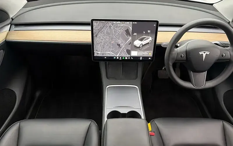 Used Tesla Model Y Standard Range 219 kW (299 HP) 2023 White SUV
