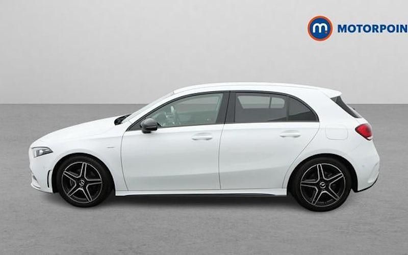 Used Mercedes A180 Executive 136 HP (100 kW) 2022 White Hatchback