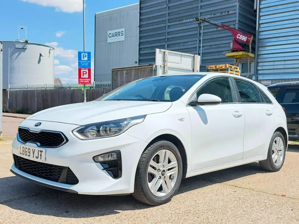 Used Kia Ceed 118 HP (86 kW) 2020 White Hatchback